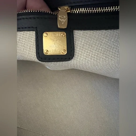 MCM FUNKY ZEBRA WEEKENDER TRAVEL BAG - Picture 11 of 16